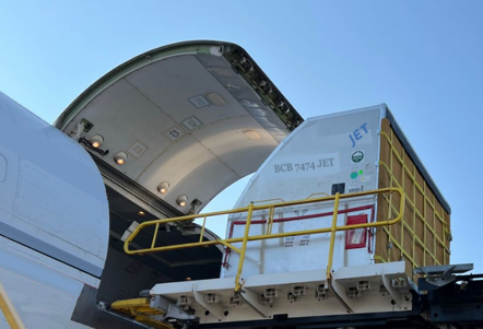 Jet cargo container loading to aircraft