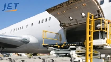 airfreight-being-loaded