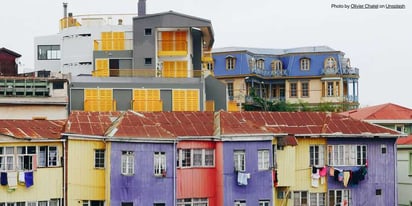 chile Valparaíso houses hillside