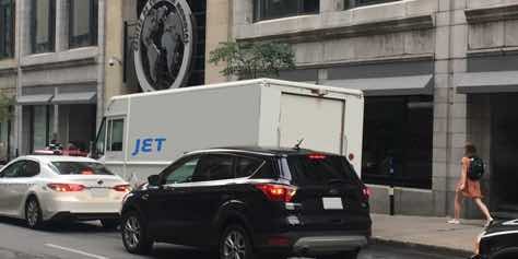montreal_jet_delivery