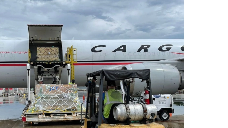 Jet worldwide air cargo canada being loaded
