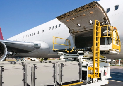 airfreight-being-loaded