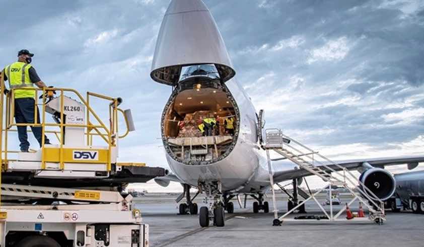 air plane cargo flight